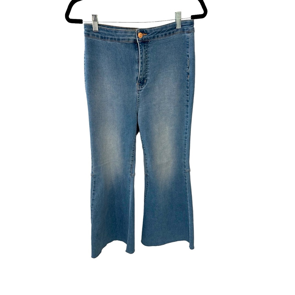 Free People- ‘We the Free’ cropped flare jeans! Beautiful! Worn once!